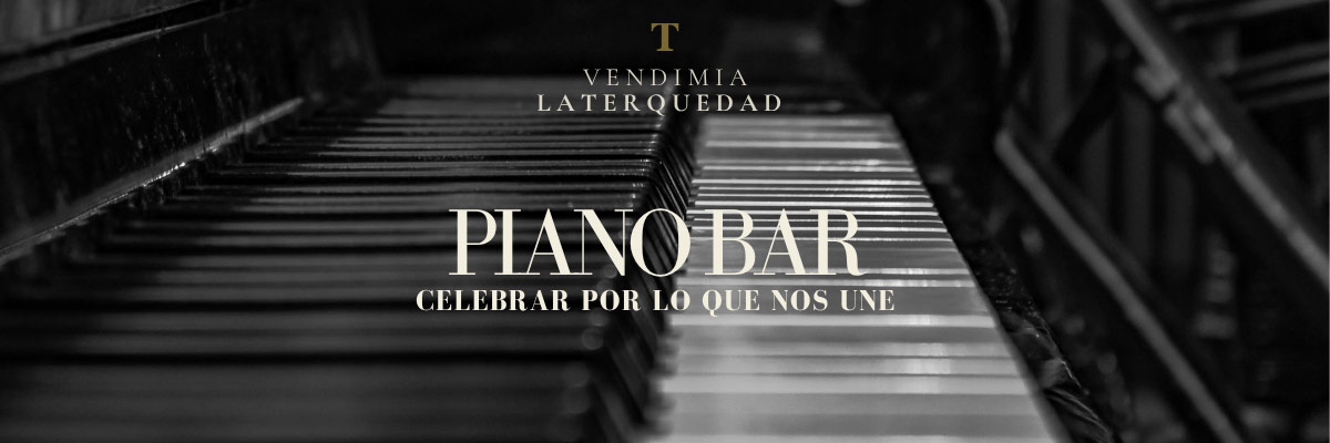 PIANO BAR